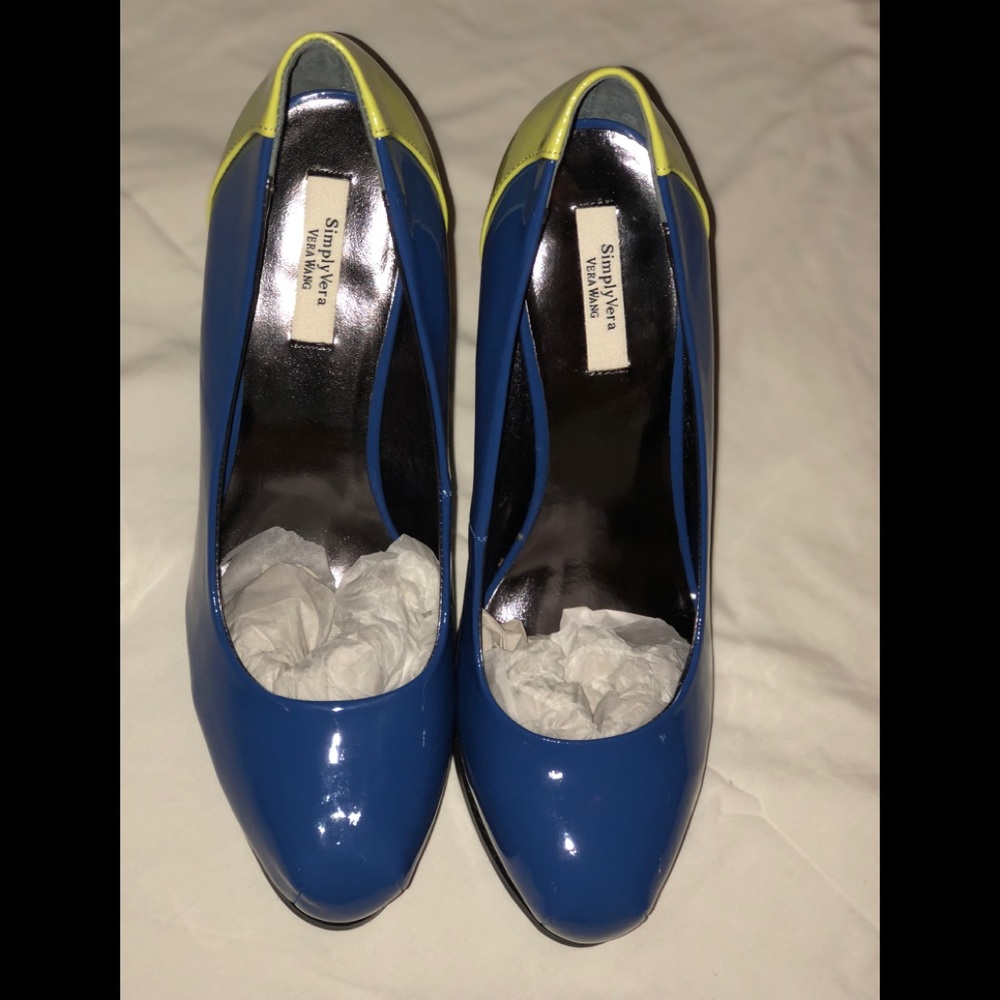 NWOT Simply Vera Vera Wang heels